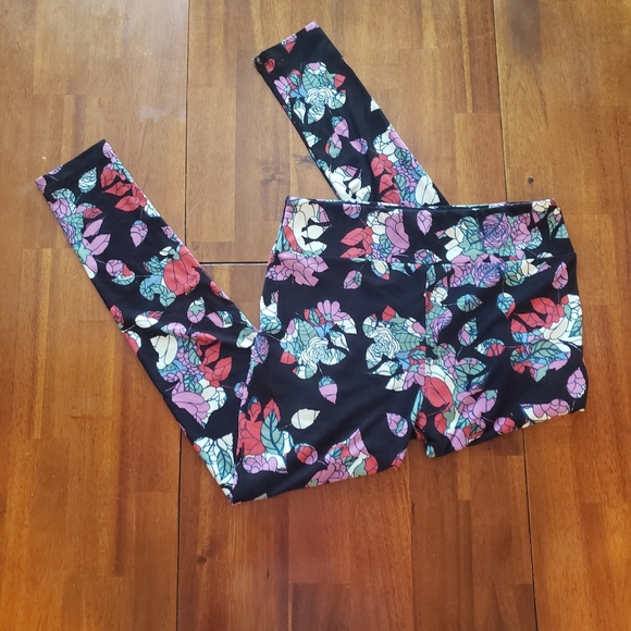 LuLaRoe Pants - LuLaRoe TC Black Purple Pink Red Floral Leggings